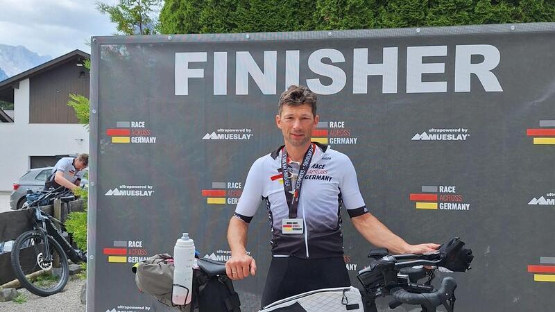 Finisher aus Buxtehude: Immanuel Buchholz hat das Race Across Germany gemeistert und eine ordentliche Spendensumme für "Knack den Krebs" eingefahren.