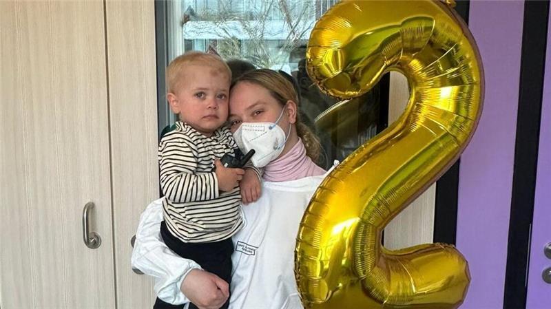 Bange Wochen um schwerkranken Finn (2) – Eltern „überwältigt“ Finn hat im Krankenhaus seinen zweiten Geburtstag gefeiert. Die Transplantation war das größte Geschenk.