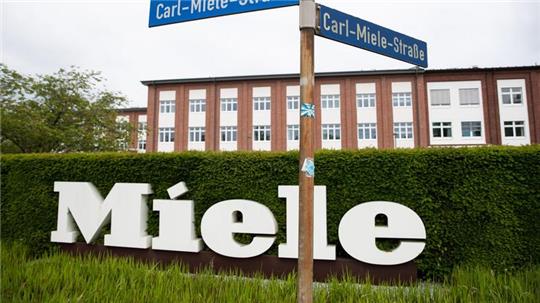 Firmengelände der Miele & Cie. KG in Gütersloh. Wegen einer Nachfrageschwäche baut die Firma in Deutschland circa 1300 Arbeitsplätze ab.