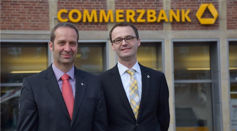 Firmenkundenbetreuer Thomas Lange (links) und Filialdirektor Dennis Frenzel ziehen eine positives Bilanz für die Commerzbank . Foto von Borstel