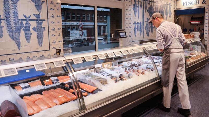Fischfachgeschäfte bieten Vielfalt, haben aber einen niedrigen Marktanteil. (Archivbild)