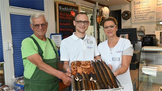 Fischliebhaber: Lothar und Rita Buckow übergeben ihr Geschäft "Der Elbfischer" in Jork-Wisch an ihren Schwiegersohn Julian Moritz.