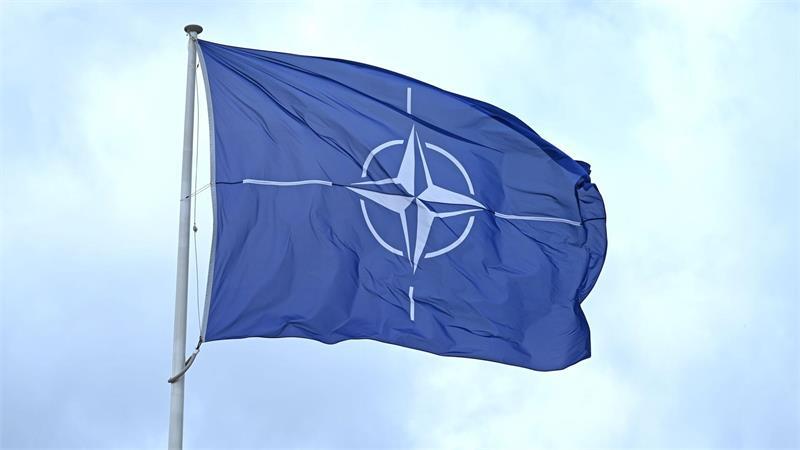 Flagge vor dem Nato-Hauptquartier