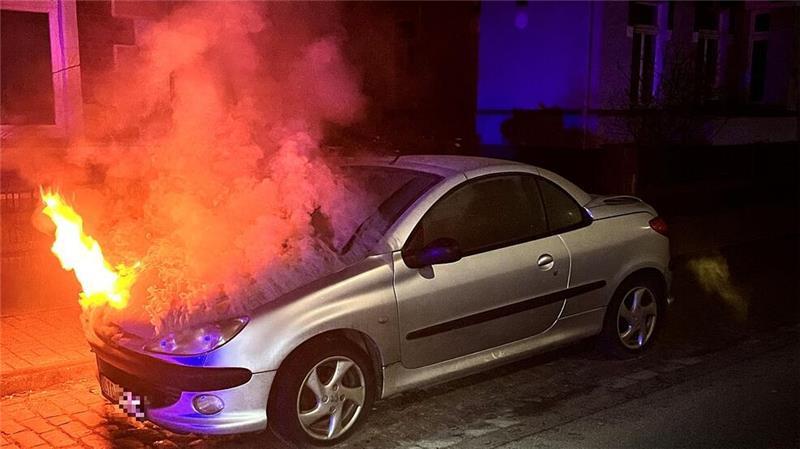 Flammen schlugen aus dem Motorraum.