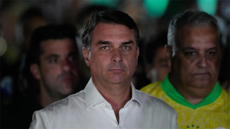 Flávio Bolsonaro hat die Präsidentenwahl verloren - und nun offenbar das Land verlassen.