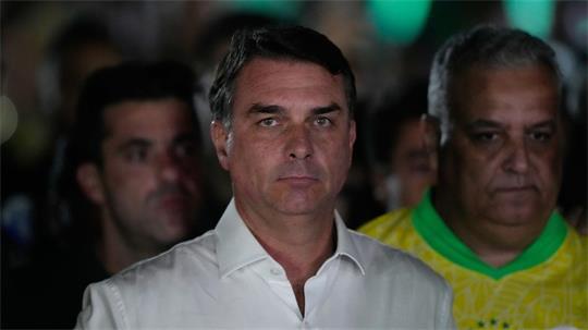 Flávio Bolsonaro hat die Präsidentenwahl verloren - und nun offenbar das Land verlassen.