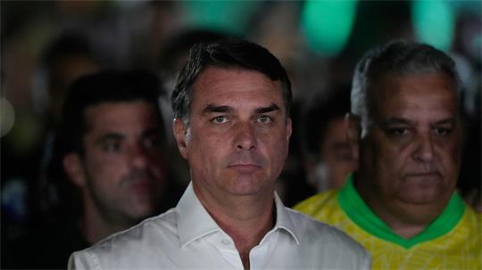 Flávio Bolsonaro hat die Wahl verloren, scheint das aber nicht zu akzeptieren.