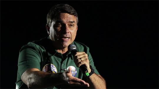 Flávio Bolsonaro will die Stichwahl ums Präsidentenamt annullieren lassen.
