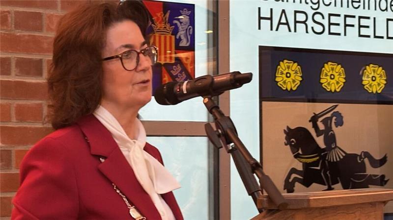 Flecken-Bürgermeisterin Susanne de Bruijn fand während der Ansprache kritische Worte zur zunehmenden Bürokratie bei Projekten.