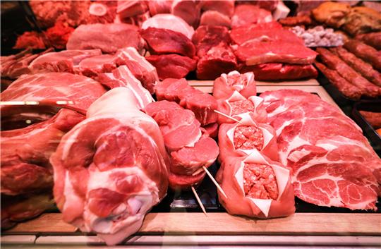 Fleisch und Wurst sollen in Deutschland noch einmal teurer werden. Foto: Jan Woitas/dpa-Zentralbild/dpa