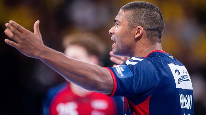 Sieg, Remis und Niederlage für die Handball-Nordclubs Flensburgs Mads Mensah Larsen jubelt.