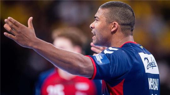 Flensburgs Mads Mensah Larsen jubelt.