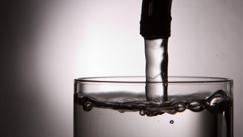 Negative Folgen der Wasserkrise in US-Stadt Flint für Kinder Flint hatte sich aus dem Versorgungsnetz abgekoppelt und sein Wasser aus dem Flint River bezogen (Symbolbild).