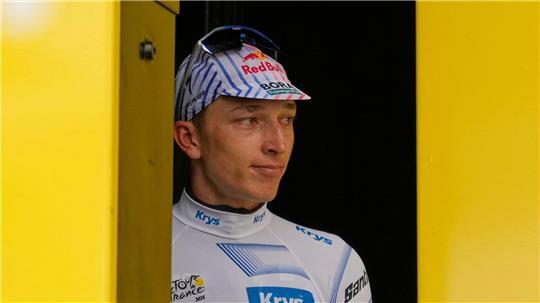 Florian Lipowitz trägt bei der Tour de France nun das Weiße Trikot des besten Nachwuchsfahrers.