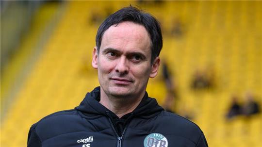 Florian Schnorrenberg steht im Rudolf-Harbig-Stadion.