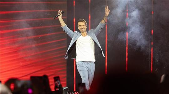 Florian Silbereisen begrüßt zum Tourauftakt „Das große Schlagerfest. XXL“ in der WT Energiesysteme Arena Riesa die 5.000 Schlagerfans.