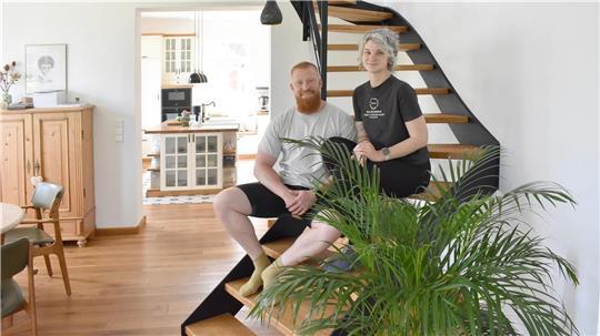 Florian Smit und seine Frau Lisa wohnen in einem alten Bauernhaus, das sie zusammen mit den Eltern kernsaniert haben.