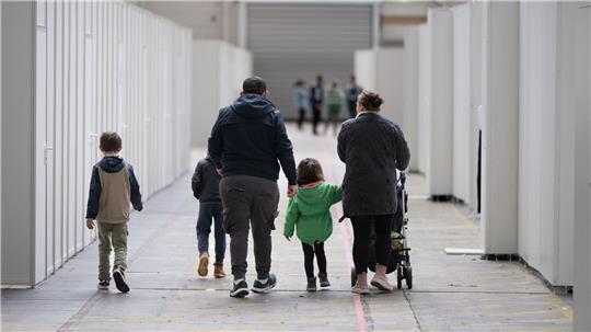 Familiennachzug ausgesetzt: Noch keine Visa für Härtefälle Flüchtlinge mit eingeschränktem Schutzstatus dürfen derzeit keine Familienangehörigen zu sich nach Deutschland holen. (Symbolbild)