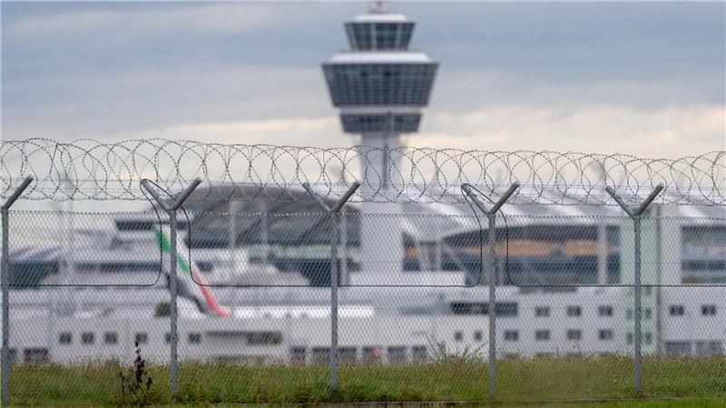 Flüge wurden wegen der Drohnen umgeleitet. 