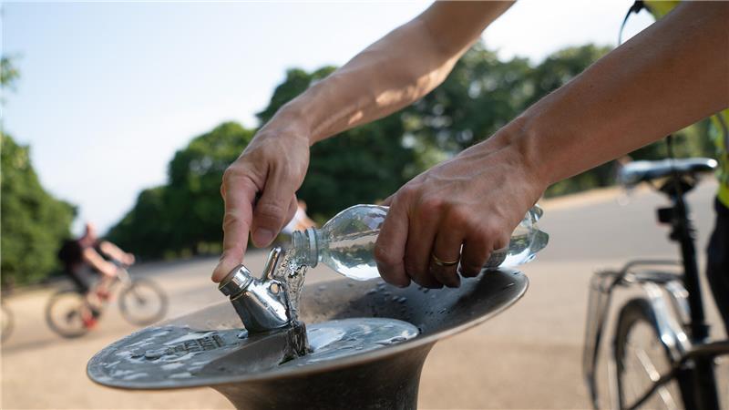 5 Tipps für die Hitzetage im Landkreis Stade Flüssigkeitsverlust durch Schwitzen erfordert gezielte Salz- und Wasserzufuhr.