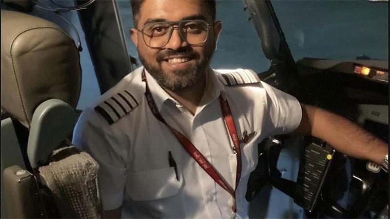 Flydubai-Pilot: Konnte nicht so viele sterben lassen Flugkapitän Smit Machchhar gelang es eigenen Angaben zufolge trotz einer Messerattacke des Co-Piloten, die Cockpit-Tür zu öffnen. (Archivbild)