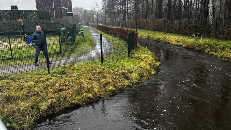 Flussaufwärts schwimmen die Fische in der Sohlgleite in Richtung Mühlenteich.