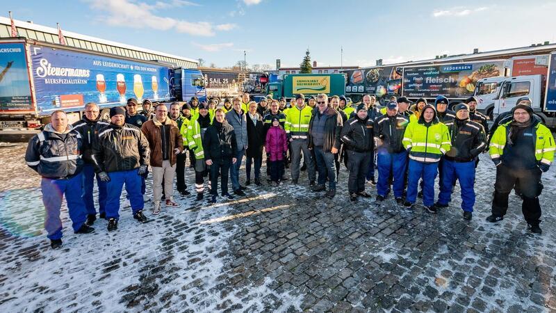 Bauern-Unterstützer: Bäcker ohne Brot – und ein Appell eines TV-Stars „Food“-Trucker der Lebensmittel-Logistik zeigen sich in Bremerhaven solidarisch.