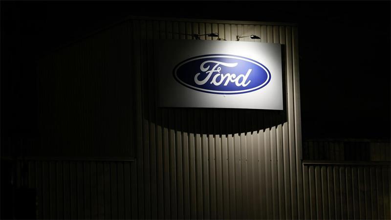 Ford-Logo am Kölner Werk