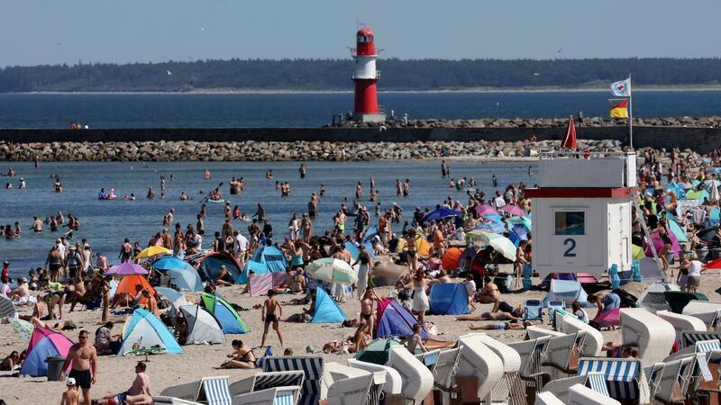 Marine Hitzewellen setzen der Ostsee zu Forscher des Leibniz-Instituts für Ostseeforschung Warnemünde (IOW) untersuchen die Folgen der verstärkt auftretenden marinen Hitzewellen für die Ostsee.