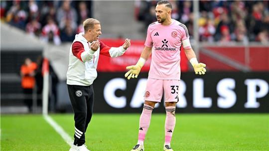 Suso rettet Fortuna Punkt gegen den FCK Fortuna-Coach Markus Anfang (li.) und Torwart Florian Kastenmeier: Was tun?