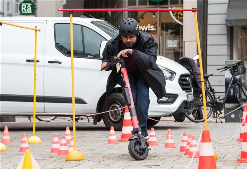 Fahrsicherheitstraining für E-Scooter in Hamburg Foto: Bockwoldt/dpa