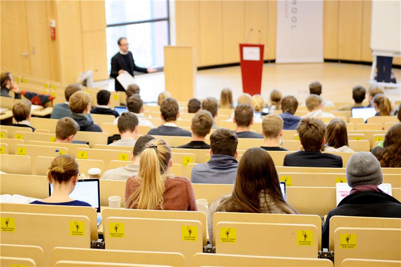 Foto: Daniel Reinhardt/dpa