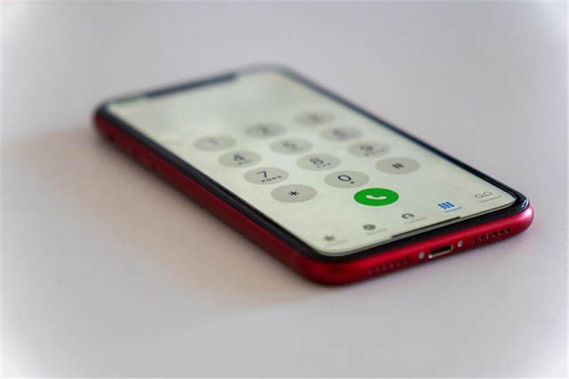 Schüler erklären das Smartphone Foto: Evgeny Ignatik/Pixabay