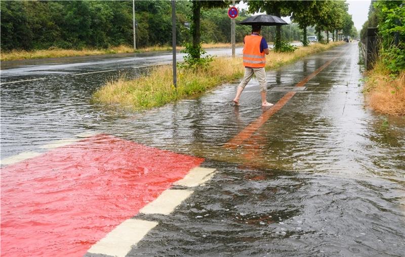 Wo soll das Regenwasser im Buxtehuder Orchideenviertel hin? Foto: Julian Stratenschulte/dpa +++ dpa-Bildfunk +++