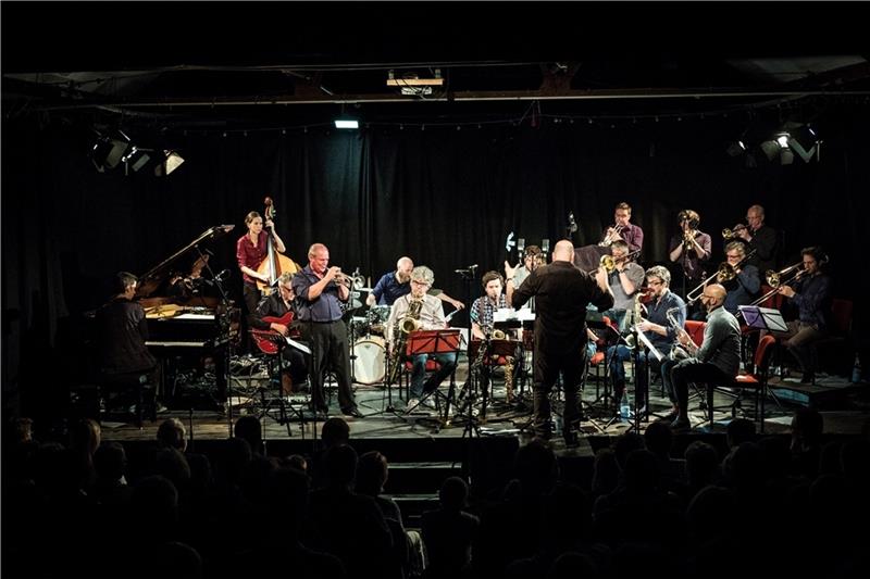 Neue Saison in der Stader Seminarturnhalle: Von frischem Jazz bis zum Meister der Magie Foto: Kevin Gruetzner