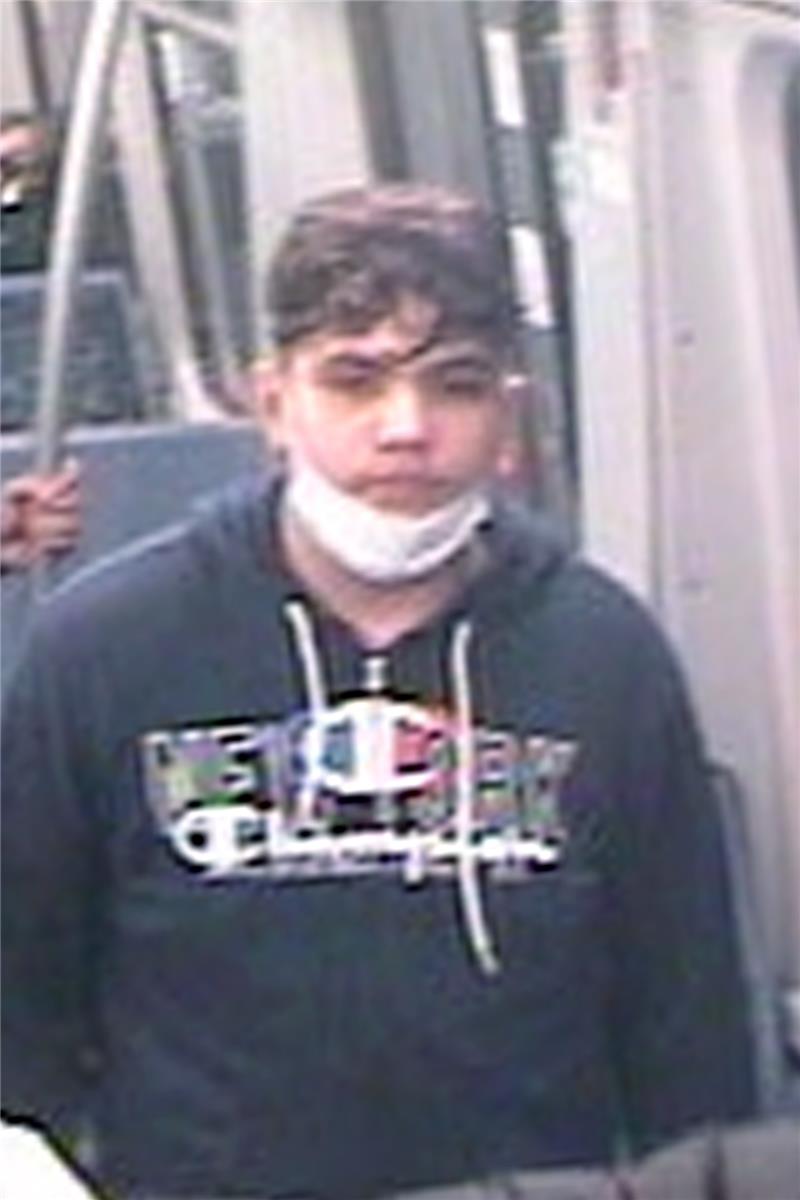 Hamburger Polizei sucht vier Jugendliche nach gefährlicher Körperverletzung Foto: Polizei