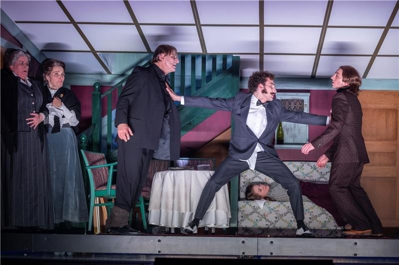 Schwarzer Humor und Anarchie im Stadeum Foto: Quast