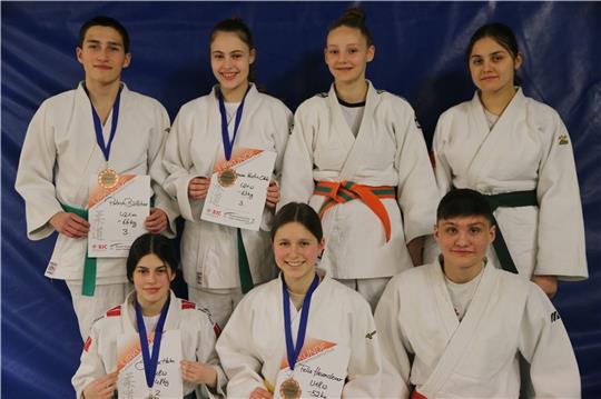 Foto: Stader Judoka bei der LEM hintere Reihe: Patrick Böttcher, Laura Ohle, Bente Zöllner und Nicole Schlej vordere Reihe: Sallima Hahn, Felia Hasenclever und Kirill Schlej