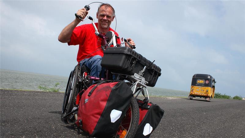 Fotojournalist Andreas Pröve berichtet von seinen Reisen mit dem Rolli Fotojournalist und Buchautor Andreas Pröve präsentiert eine Multivisionsshow von seinen Reisen.