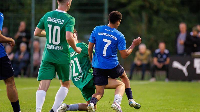 Fouls gehören zum Fußball dazu - aber manchmal scheint es der TuS zu übertreiben.
