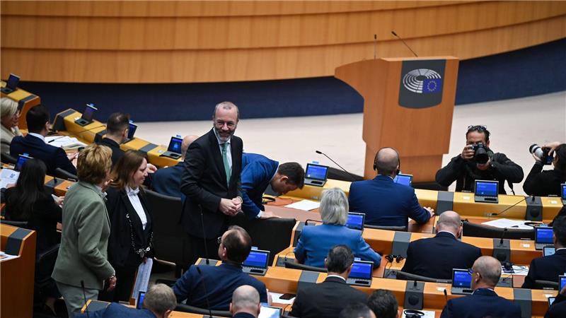 Fraktionschef Manfred Weber waren die Absprachen von EVP-Mitarbeitenden mit Rechten nach eigenen Angaben nicht bekannt. 