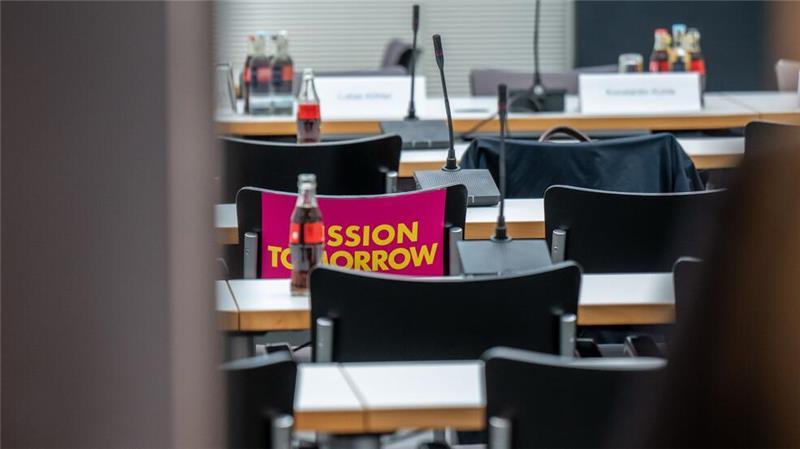 „Keine Beerdigung“ - FDP-Fraktion tagt nach Wahlpleite Fraktionssitzungen - FDP