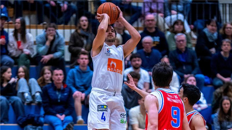 Francesc Iturria gelingt in der Schlussphase der entscheidende Dreier.