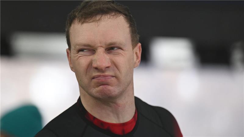 Francesco Friedrich (Pilot, Deutschland) schaut unzufrieden.