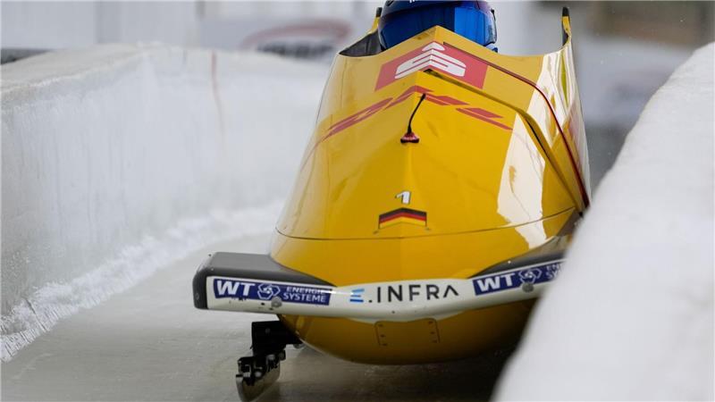 Bob: WM-Gold für Friedrich bei deutschem Dreifacherfolg Francesco Friedrich (vorn) und Alexander Schüller führen zur Halbzeit der Zweierbob-WM in Lake Placid.