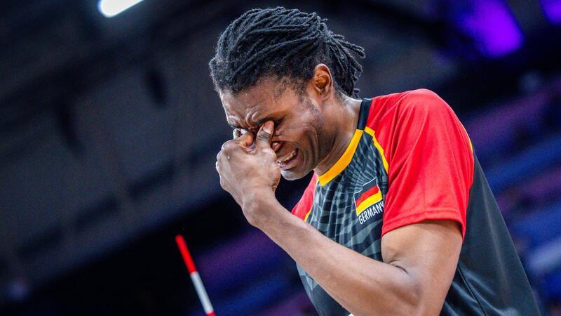 Titelverteidigung verpasst: Floors holt aber Silber Francis Tonleu reagiert enttäuscht auf die Niederlage im Spiel um den dritten Platz.
