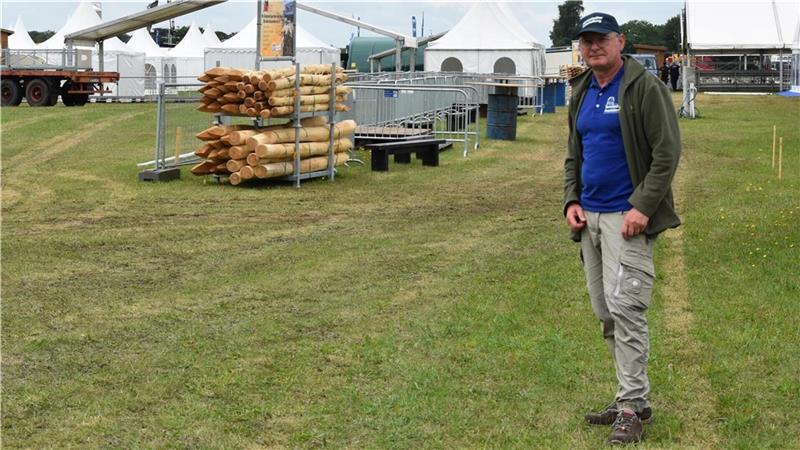 Frank Löwentat ist Herr über den Ring. Der gelernte Tierwirt verantwortet seit 15 Jahren den Aufbau und die Vorbereitung der Tierzelte und der Arena in Tarmstedt.