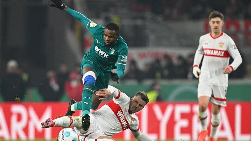 VfB Stuttgart bezwingt Augsburg und steht im Halbfinale Frank Onyeka leitete das Stuttgarter Führungstor unfreiwillig ein.