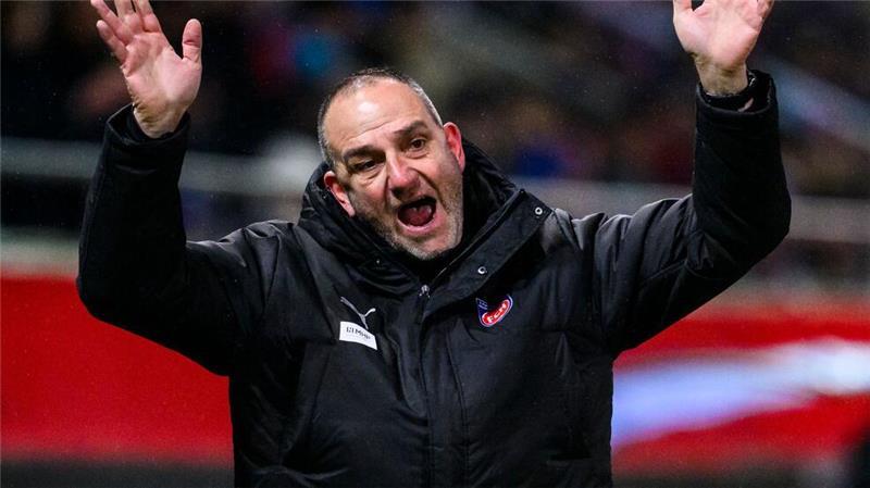 Heidenheim verpasst Achtelfinal-Coup im Europapokal Frank Schmidt steht mit den Heidenheimern vor einem wichtigen Spiel in Bochum.