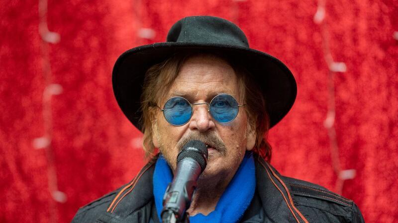 Frank Zander immer noch im Krankenhaus Frank Zander im letzten Jahr bei einer Weihnachtsaktion für Obdachlose und Bedürftige in Berlin.